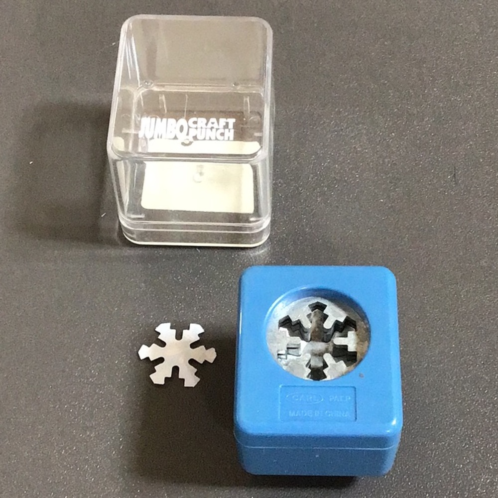 ❄️ Snowflake Paper Punch ❄️ - Picture 2 of 3